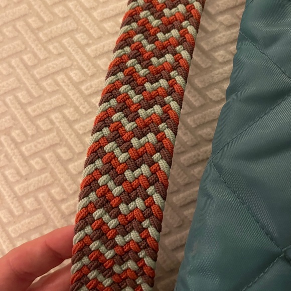 KAVU Original Rope Quilted Puff Sling Pack with Adjustable Rope Shoulder Strap - Picture 3 of 7